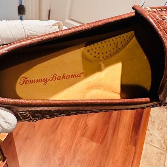 Tommy Bahama Orson Venetian Woven Leather Drivers. - Picture 5 of 14